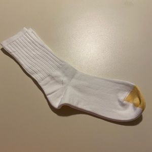 5 pairs of new Womens goldtoe socks. Never worn